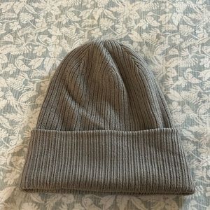 Gray Aritzia Sunday Best women’s beanie